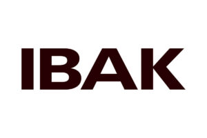 IBAK Logo auf weißem Hintergrund, repräsentiert den Hersteller von Inspektionssystemen und Kameratechnik für die Kanalinspektion.